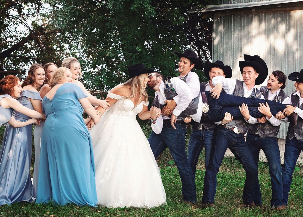 Wedding-Cowboy-Kiss